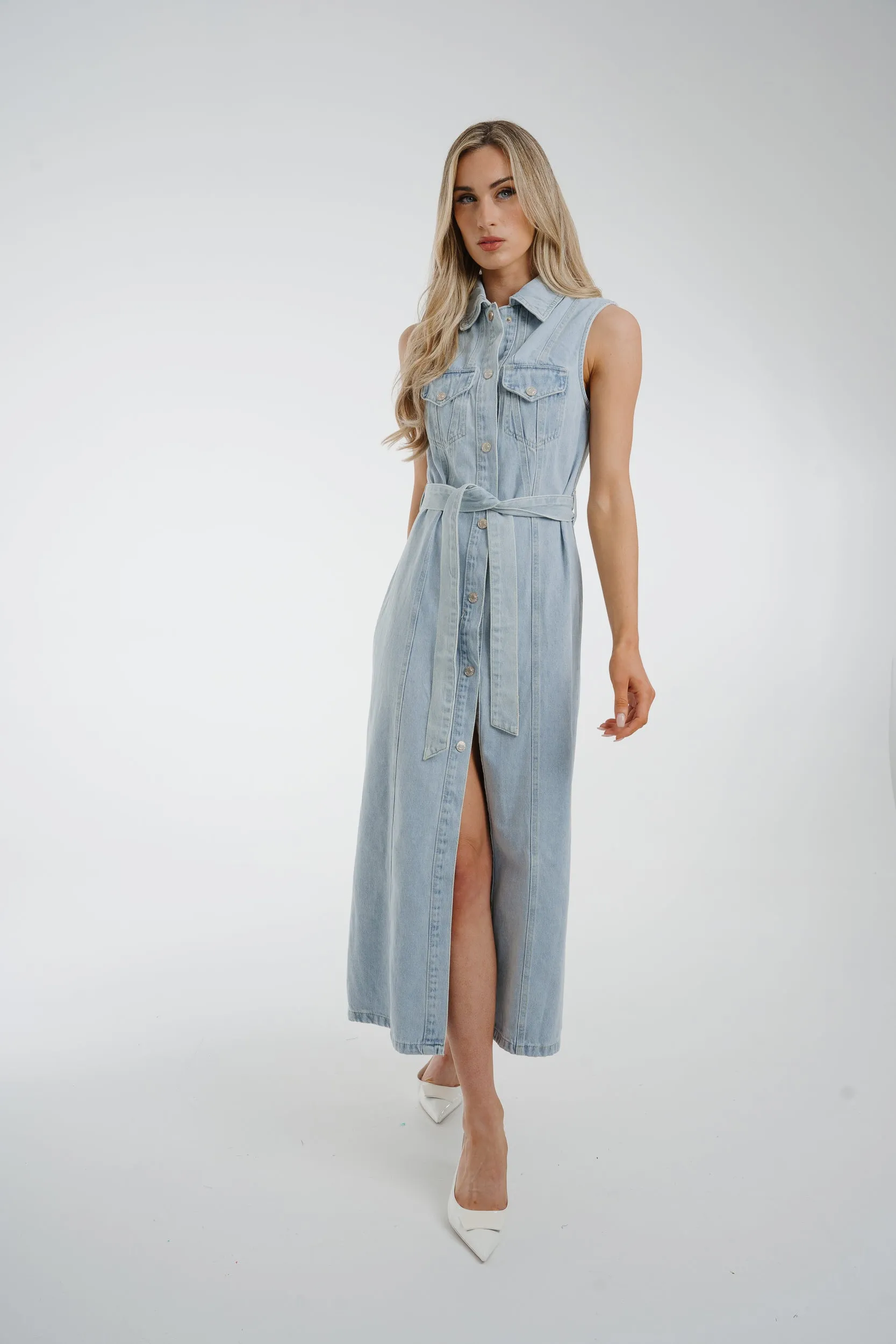 Cora Sleeveless Denim Dress In Light Wash