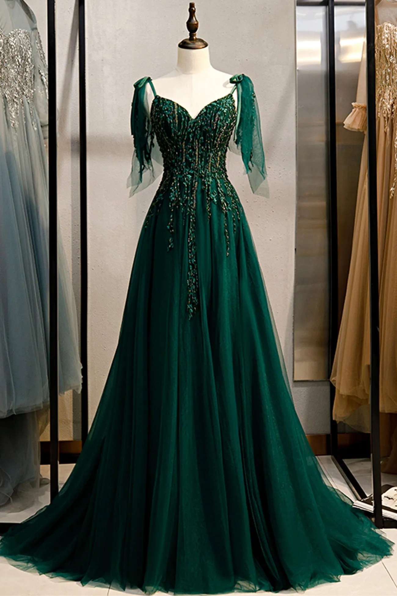 Green V-Neck Lace Long Prom Dresses A-Line Evening Dresses