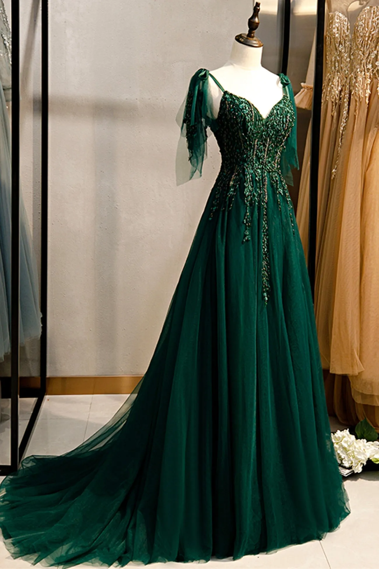 Green V-Neck Lace Long Prom Dresses A-Line Evening Dresses